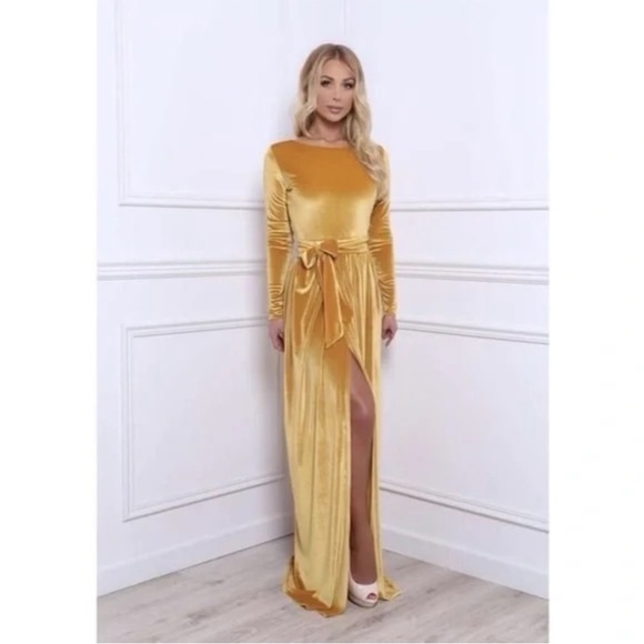 Club L London Dresses & Skirts - Club London NWT Gold Velvet Dress Sz 12